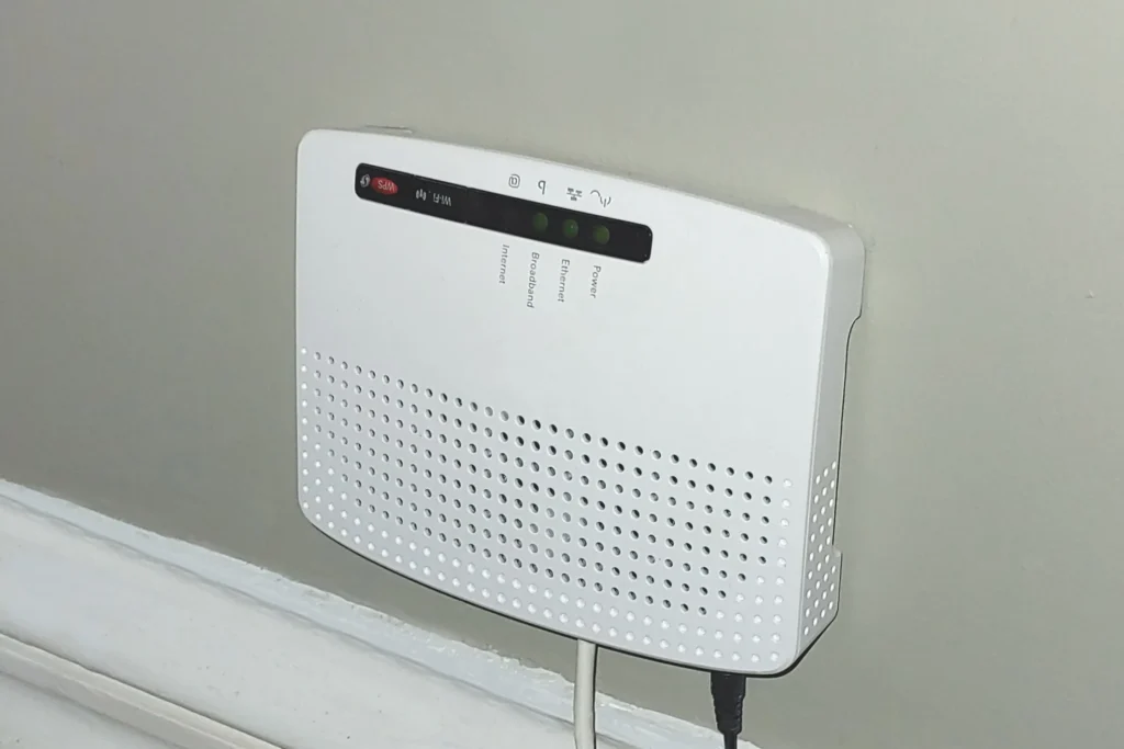 Small indoor media wireless distribution unit with additional network ports.